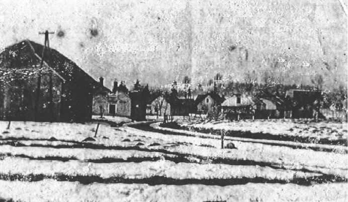 Zima 1943 po požigu: Jan, Novotni, Zajc, Omejc. Janovi so že uspeli zamenjati streho.